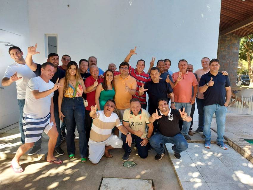 Almoço na casa de Rafael Fonteles sela apoio de 21 vereadores de Teresina